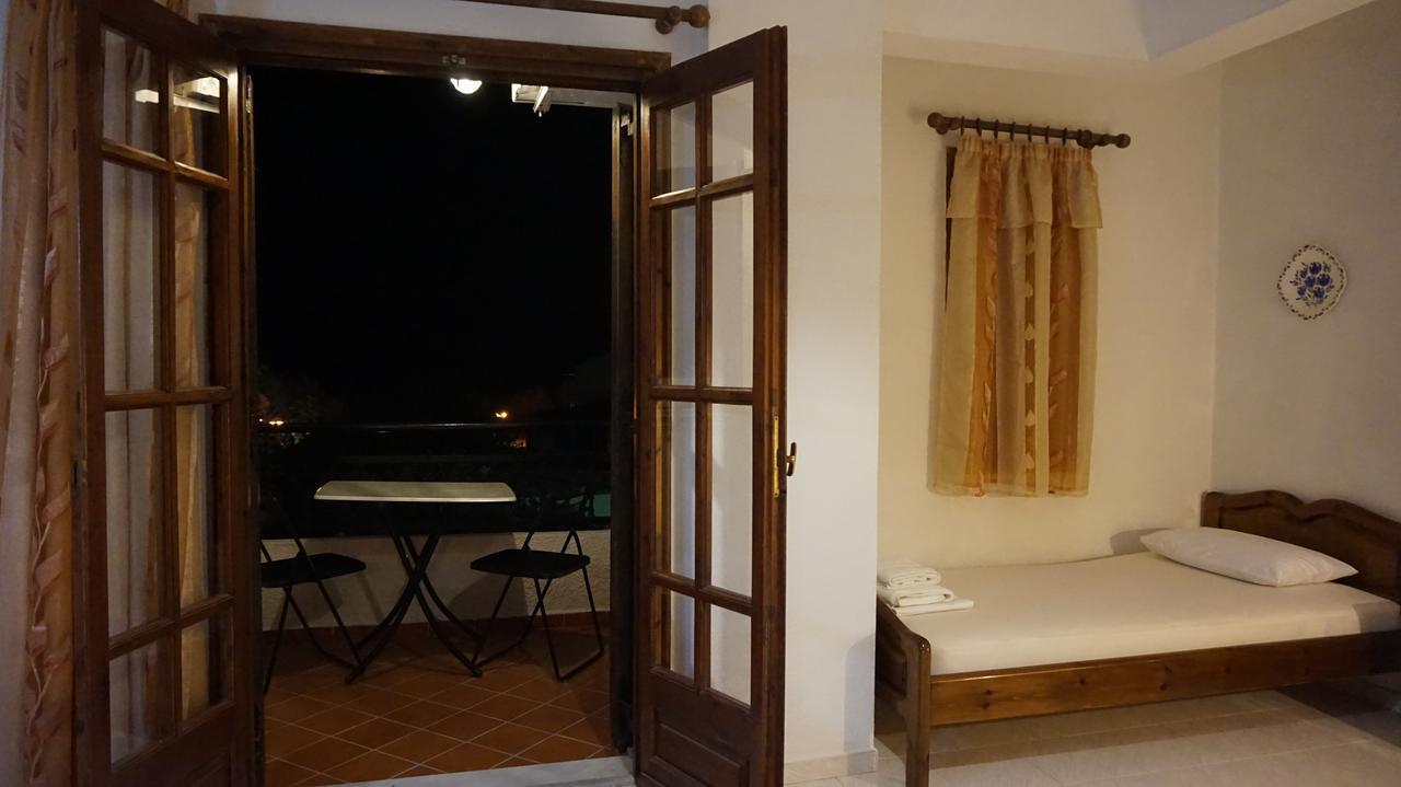 Hotel Mary Marathókampos Екстериор снимка